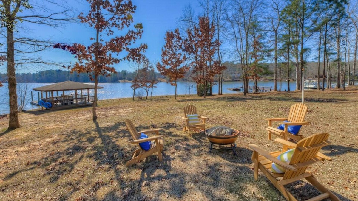 Prosperity House | Lakeside at Bedford - 5BR | 5BA| Waterfront