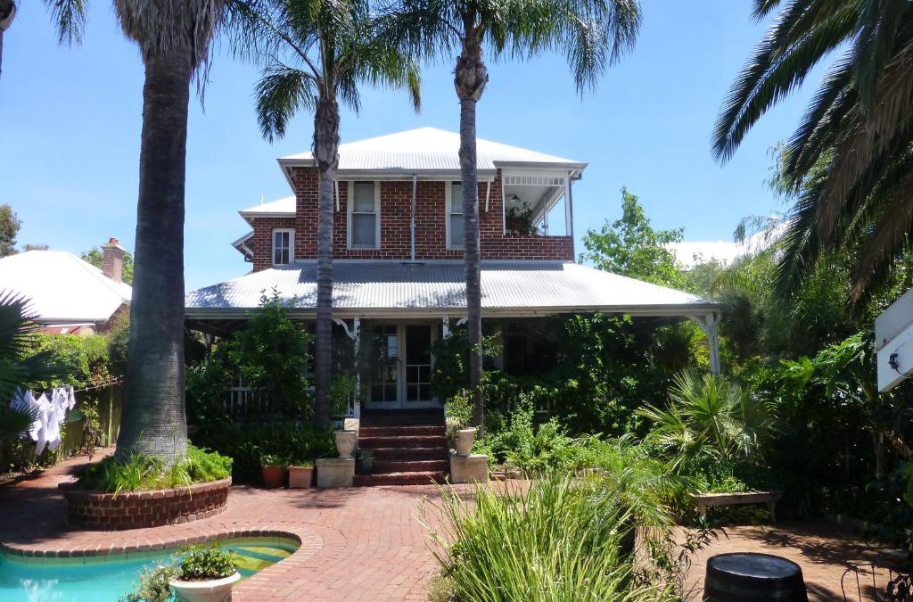 West Leederville Bed & Breakfast | Lakeside Bed & Breakfast
