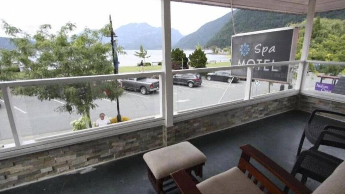 Harrison Hot Springs Cabin | lakeside bedroom and a living area with stunning views of Harrison Lakennn