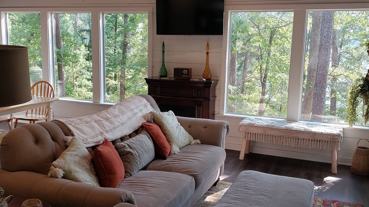 Avinger House | Lakeside Cabin on Lake O' the Pines Tx
