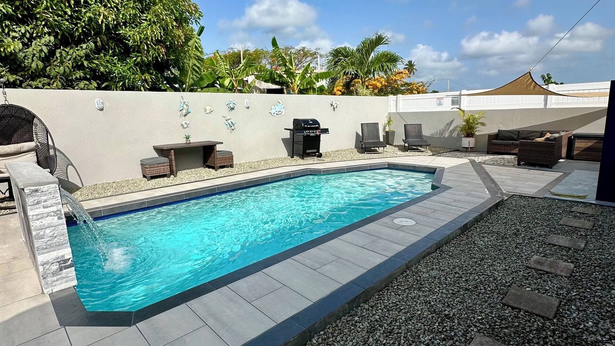 Punta Santiago House | Lakeside Casita+private pool+Grill+ 1.min to beach