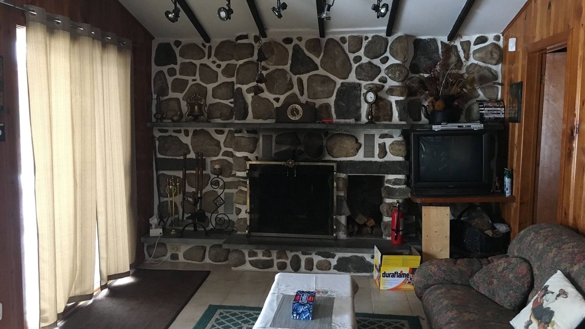 Lantier Ski Chalet | Lakeside Cottage Located In The Heart of the Laurentians (near St Agathe)