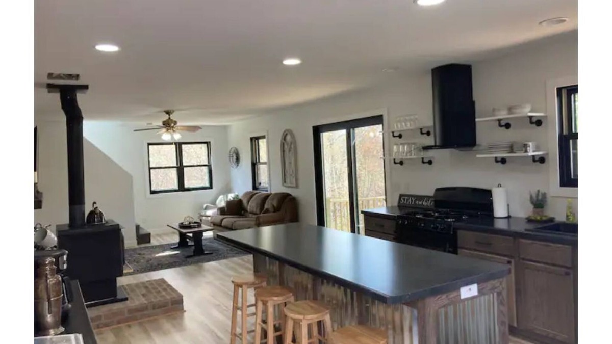 Beaver Cottage | Lakeside Cottage Where Nature and Fun Await