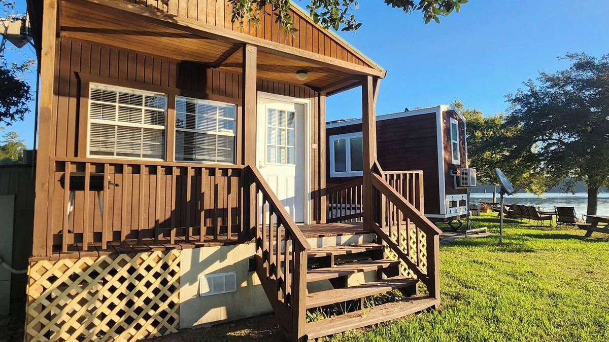 Willis Cabin | Lakeside fishing cabin on beautiful Lake Conroe.