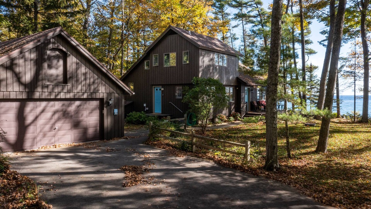 Gills Rock House | Lakeside Forest Retreat