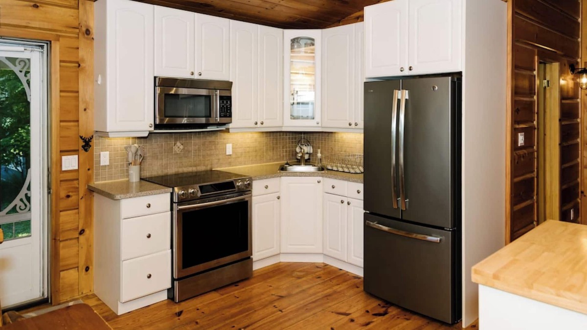 Haliburton Cottage | Lakeside Gem: Family Cottage, 5 mins to Haliburton.