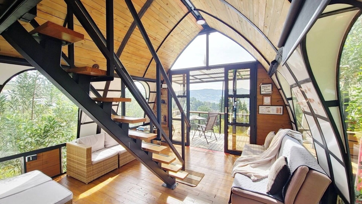 Guarne House | Lakeside Glamping with View, Fire Pit and Hammock