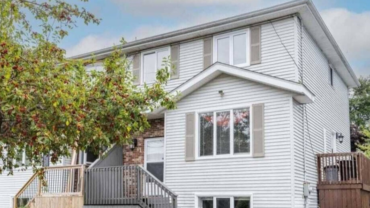 Timberlea House | Lakeside Haven Bright and cozy