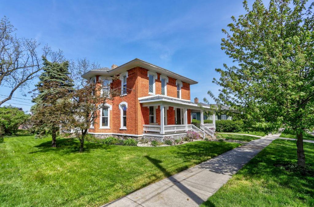 South Haven House | Lakeside Haven - Steps to Beach, Shops AND Dining!