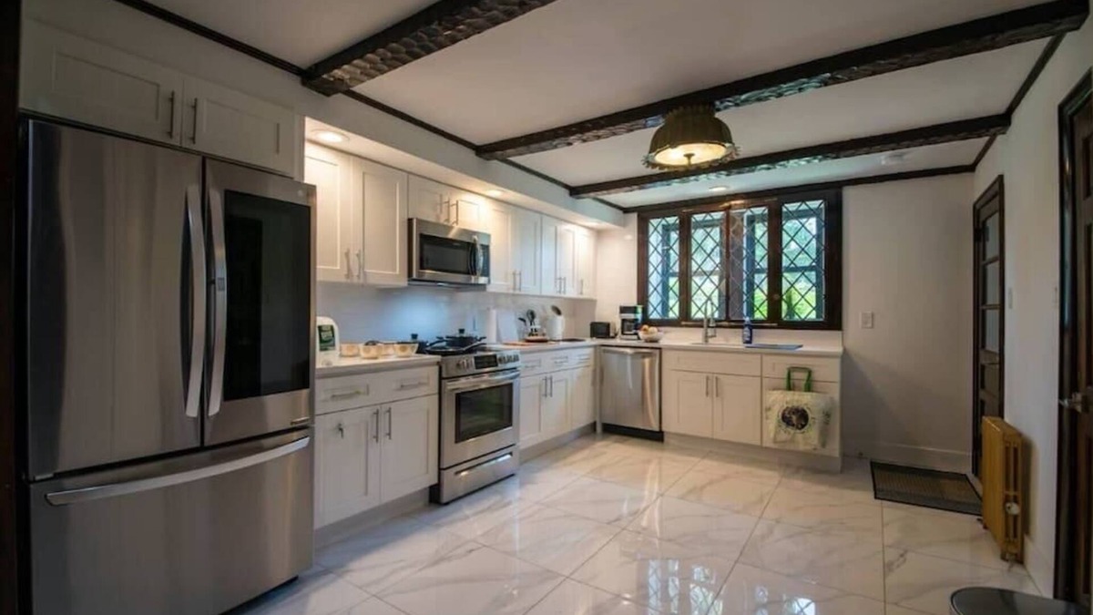 Walton Park Cottage | Lakeside Haven - Ultimate Relaxation Spot