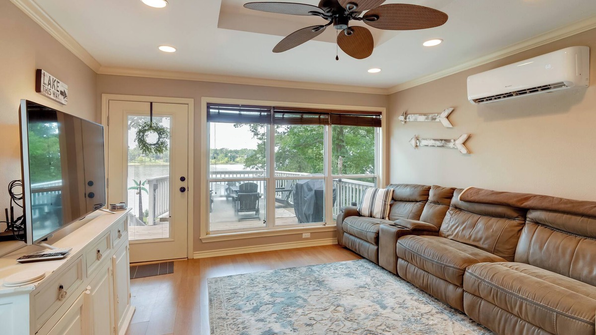 Jefferson House | 'Lakeside Haven' w/Deck & Views in Jefferson!