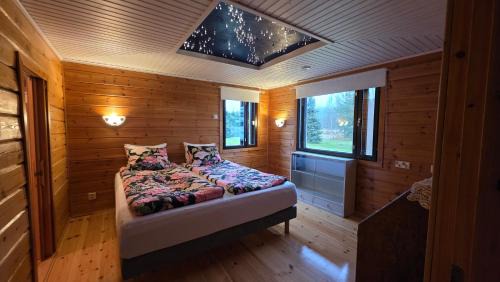 Sonka Ski Chalet | Lakeside Hideaway