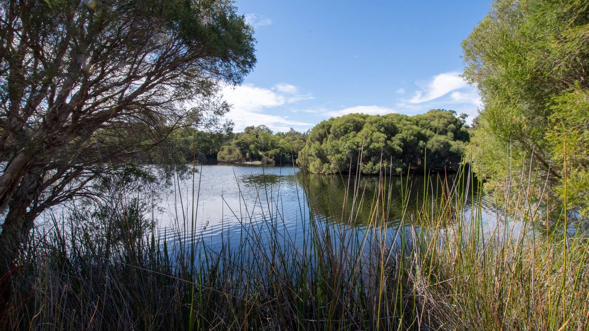 Myalup House | Lakeside Holiday Home Myalup