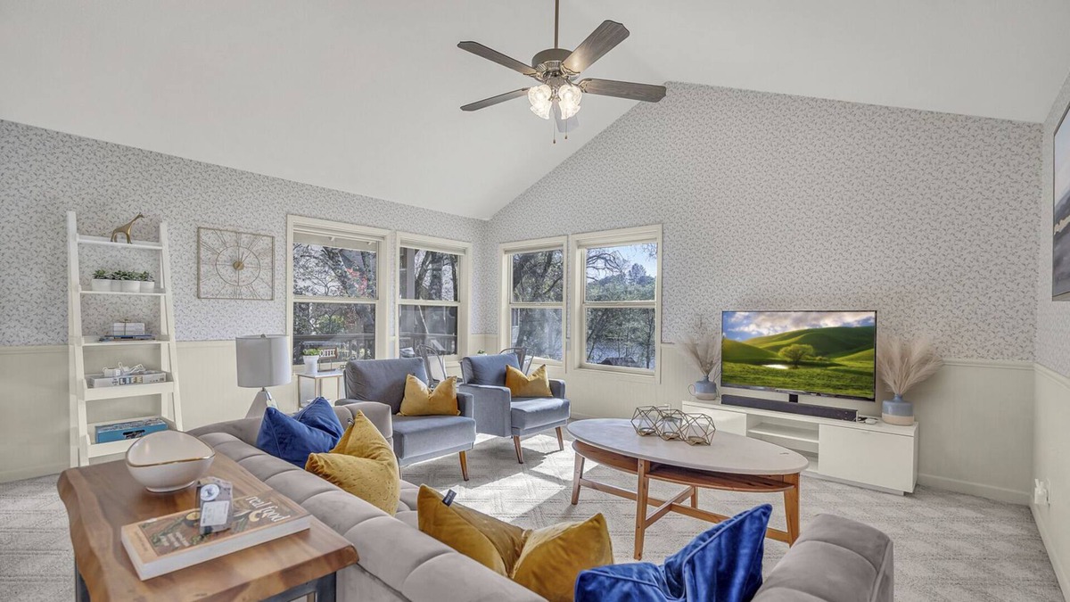 Grass Valley House | Lakeside Home W/Garden