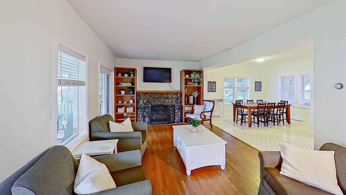 Lexington Cottage | Lakeside home with kitchen, Washer/Dryer, Internet and Firepit