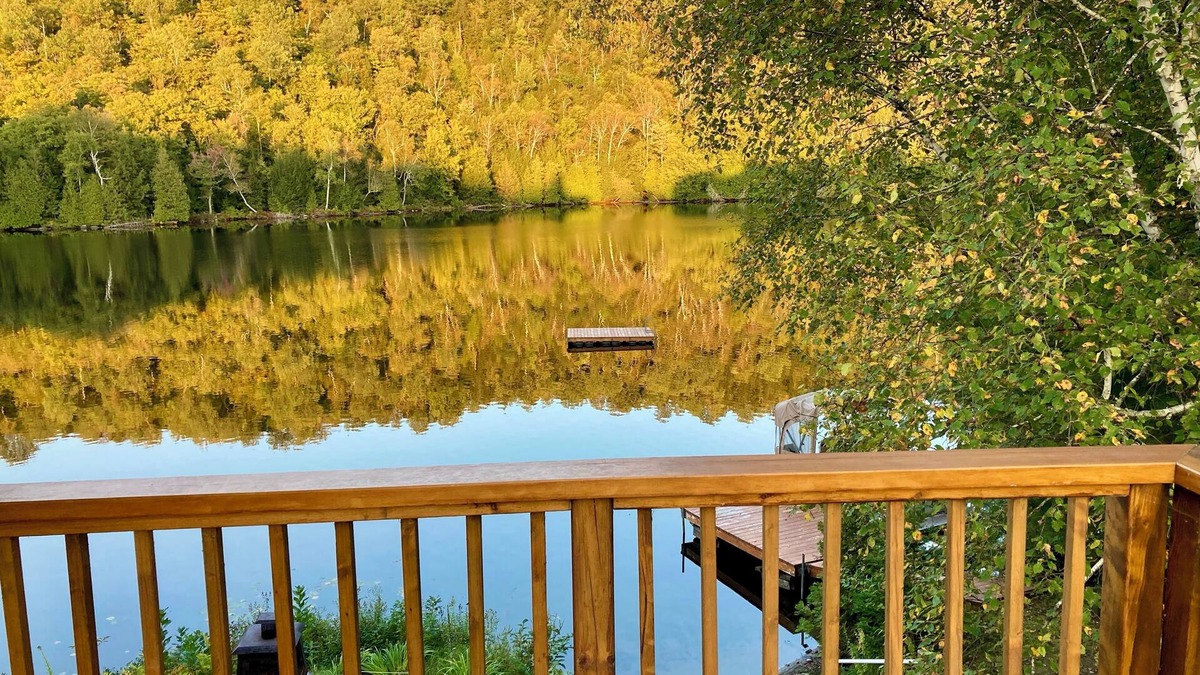 Wentworth-Nord Ski Chalet | Lakeside Laurentian retreat