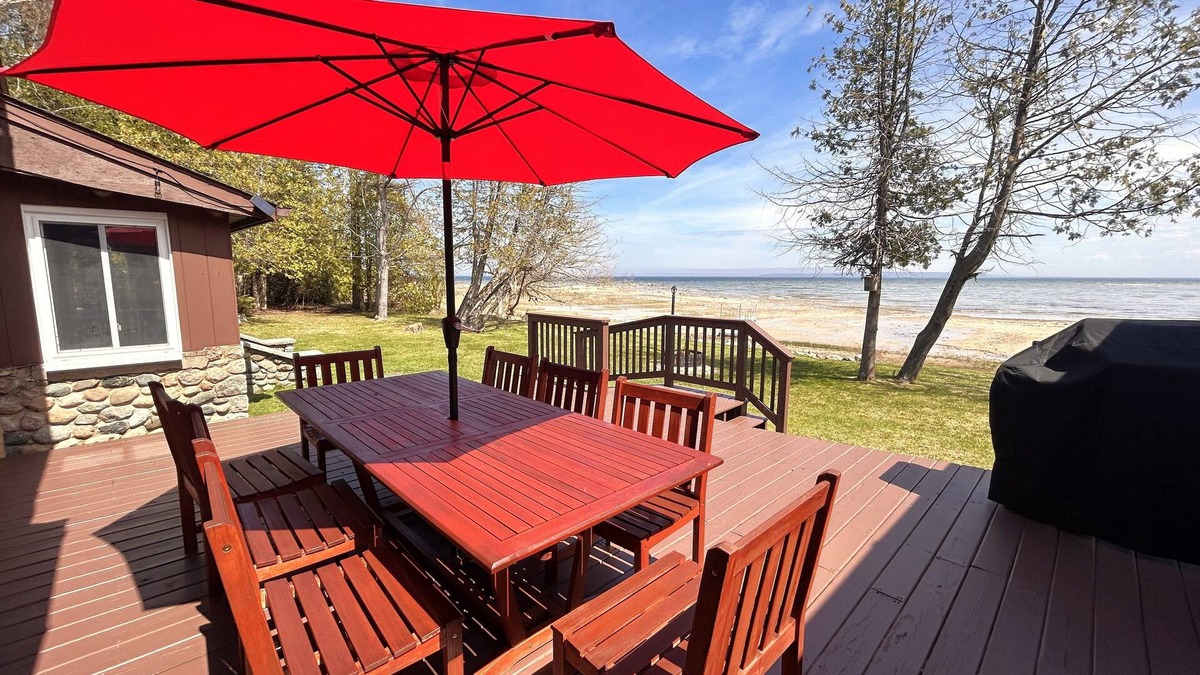 St Ignace House | Lakeside Lodge on Lake Huron