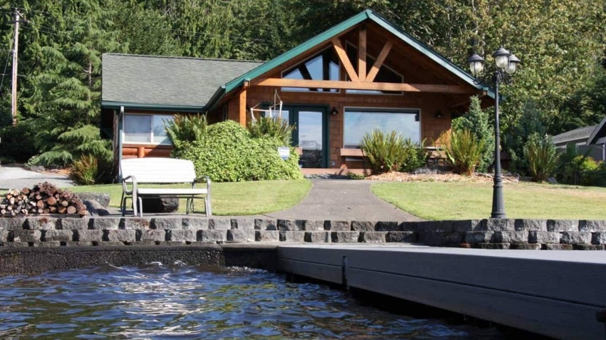 Eatonville Cabin | ~ Lakeside Log Cabin ~ Blessings & Memories Abound!
