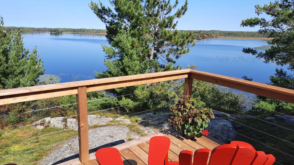 Nipissing Cottage | Lakeside Lookout on Fish Bay Lake Nipissing Ontario Canada, 3 bedroom cottage.