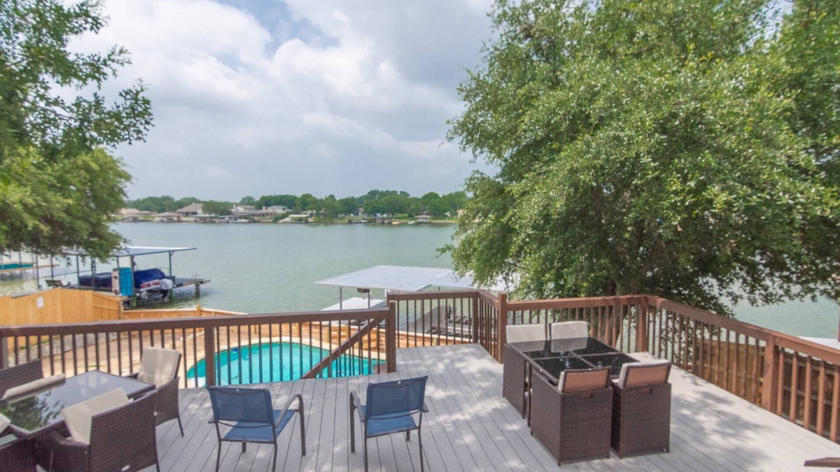 Granbury House | Lakeside Luxury Retreat on Lake Granbury! Pool, Hot Tub, Kayaks, and Game Room for Ultimate Fun!