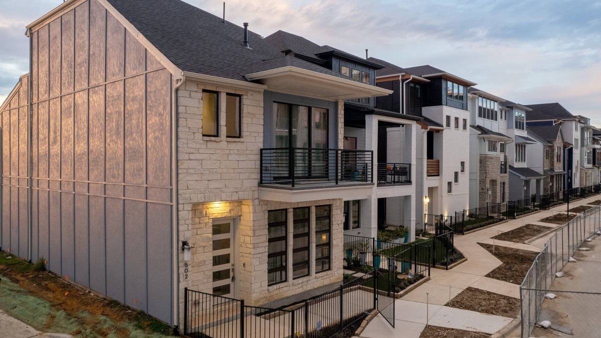 Rowlett Villa | Lakeside Luxury Retreat Along Shoreline of Lake Hubbard