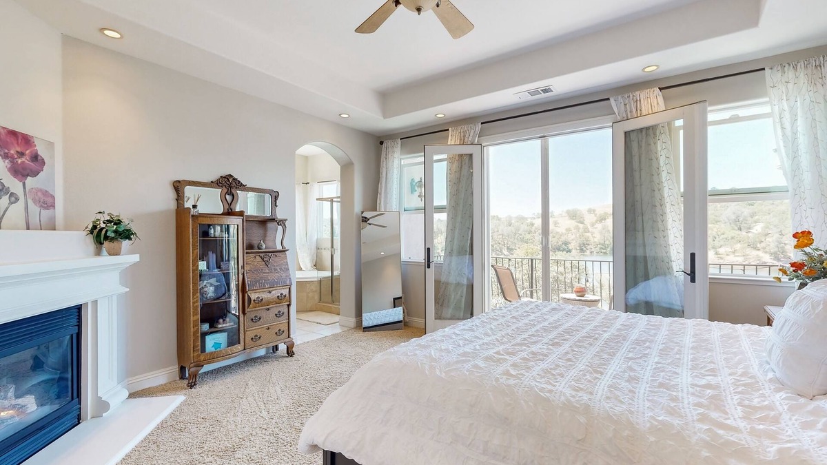 Copperopolis House | Lakeside luxury, shared pool, gym, & hot tub in private community