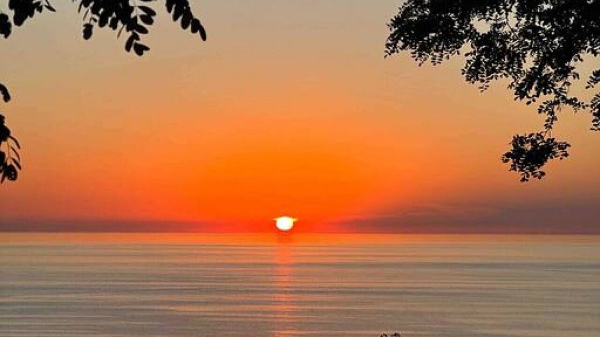 Benton Harbor Villa | Lakeside Manor - Private Beach- Endless Memories