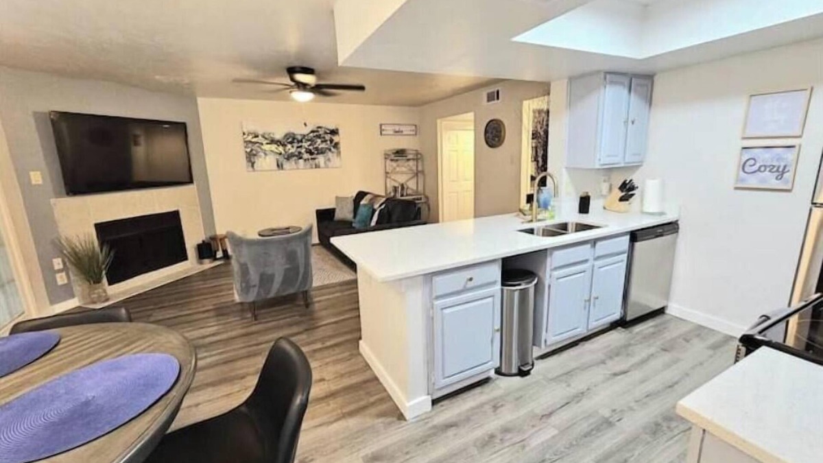 Garland House | Lakeside Modern and peaceful Condo!