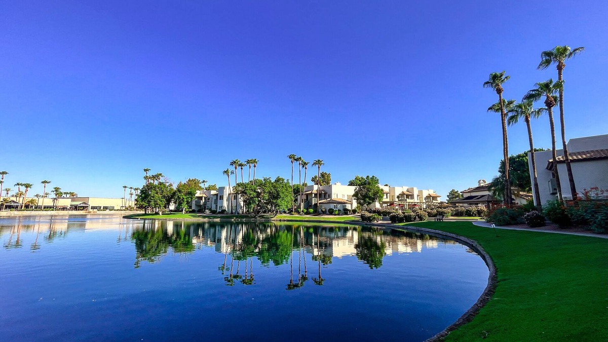 Chandler Condo | Lakeside Oasis with Ample Amenities!