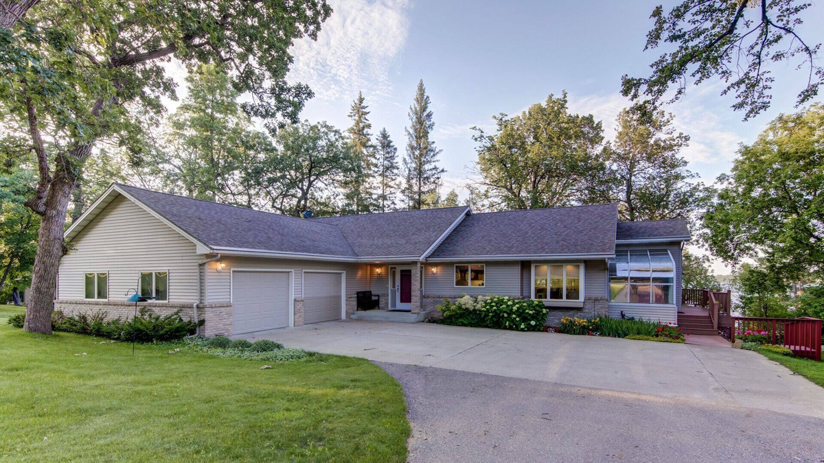 Battle Lake House | LAKESIDE PARADISE:6BR/12 Bed/3.5bath/Games/Swim/Bonfire/Arcade-Battle Lake 5min