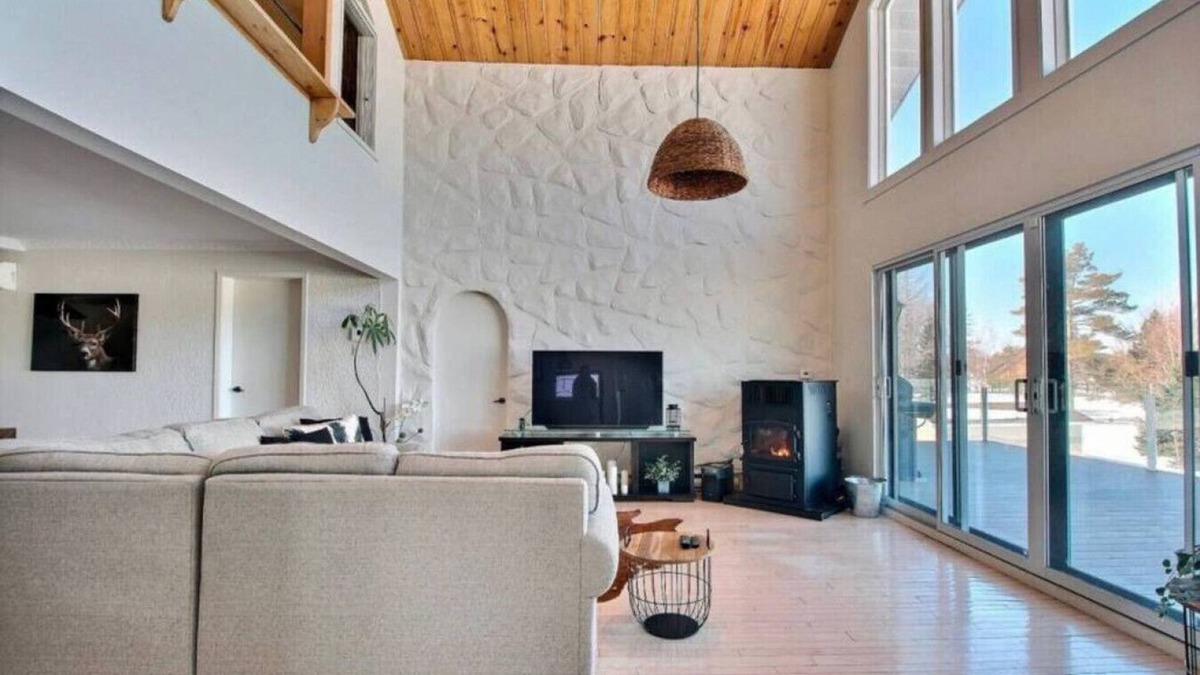 Mauricie House | Lakeside & Private Beach