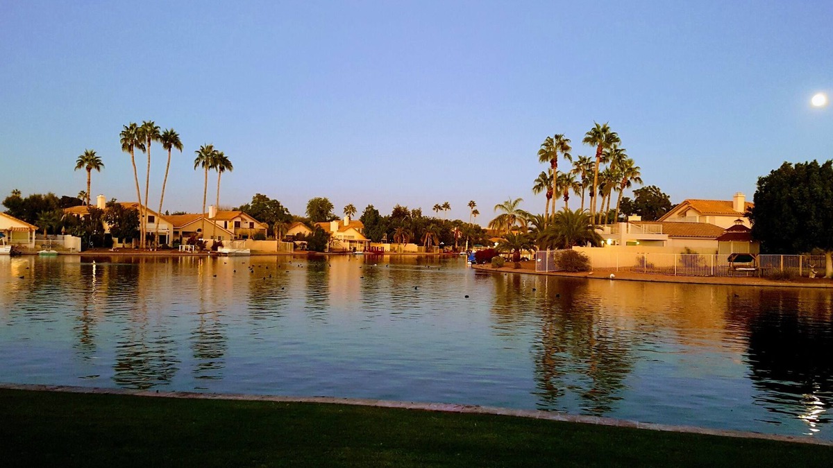 Avondale House | LAKESIDE REMODELED RETREAT MINUTES FROM SPRING TRAINING!