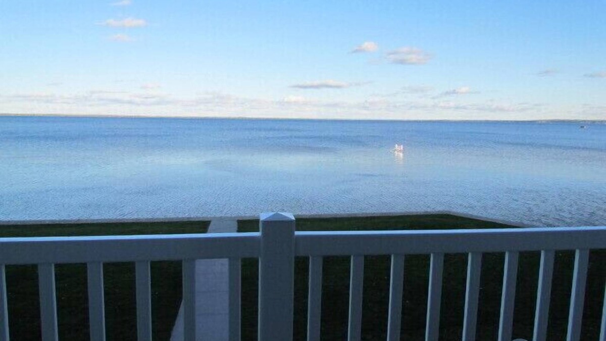 Houghton Lake Hotel | Lakeside Resort and Conference Center