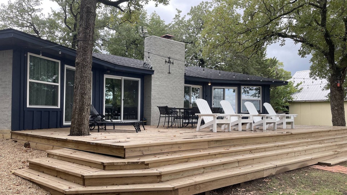 Jewett House | Lakeside Retreat at Lake Limestone Jewett, TX