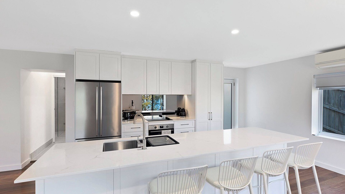 Long Jetty Apartment | Lakeside Retreat