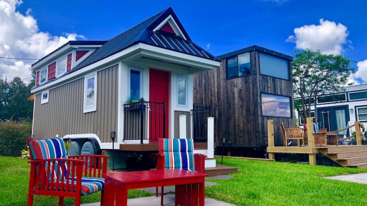 Northwest Orlando House | Lakeside Retreat · Lakeside Retreat Tiny House