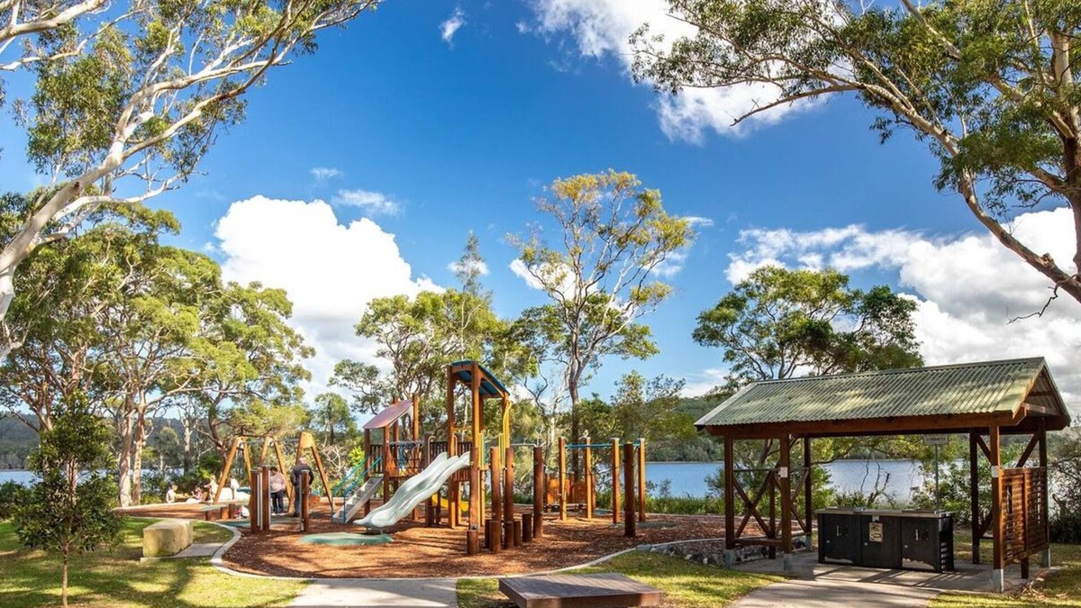 Smiths Lake House | Lakeside Retreat @ Smiths Lake