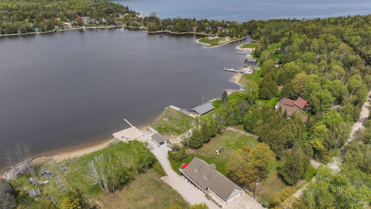 Lion's Head House | Lakeside Retreat with Hot Tub & Dock
