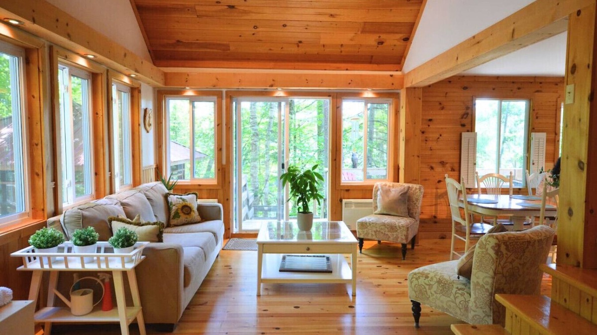 Otter Lake House | Lakeside Retreat with Hot Tub and Bunkie. Sleeps 10