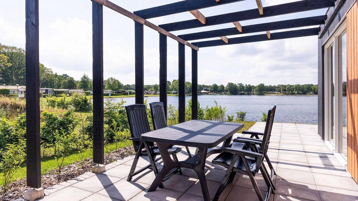 Tynaarlo Villa | Lakeside Retreat with Modern Comfort