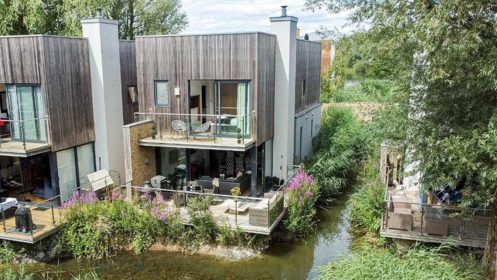 Cirencester House | Lakeside roof terrace with Spa access Le Mirage