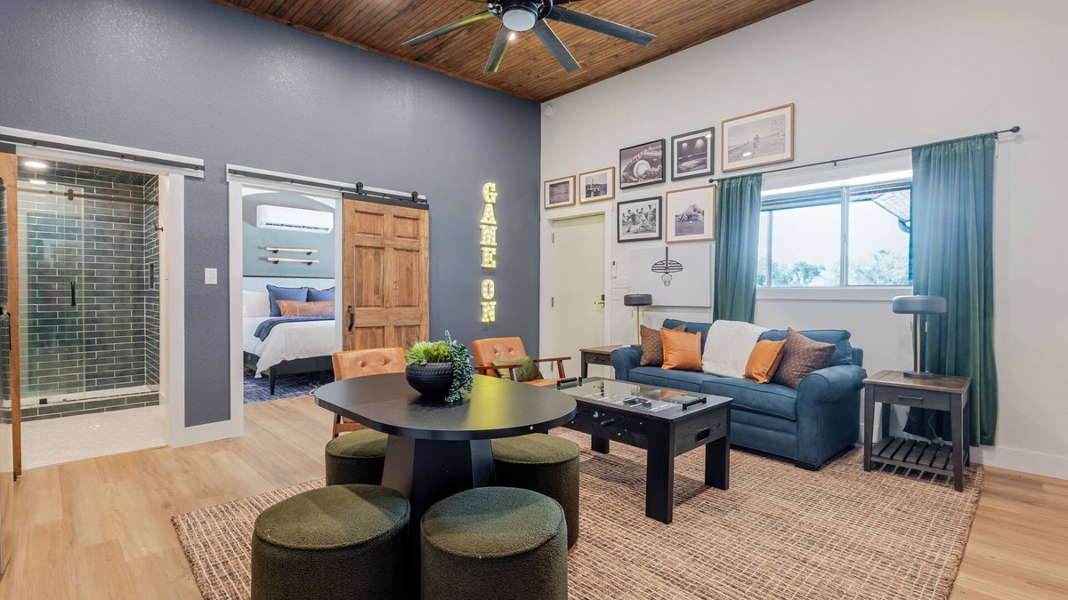 Graford House | Lakeside Sandlot-New-Wiffle ball field+Hot Tub-Close to Rocker B-Family Fun!