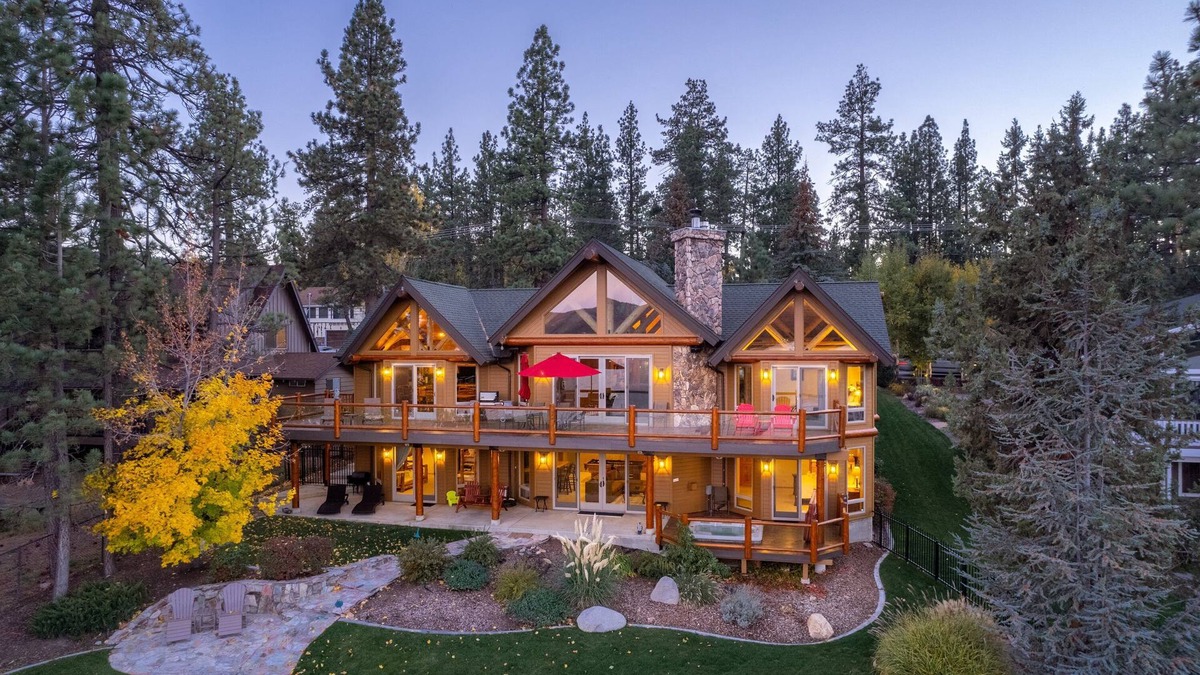 Patton House | Lakeside Serenity, Stunning Lakefront Home W/Magical Mountain and Lake Views. Spa. Pool Table & BBQ
