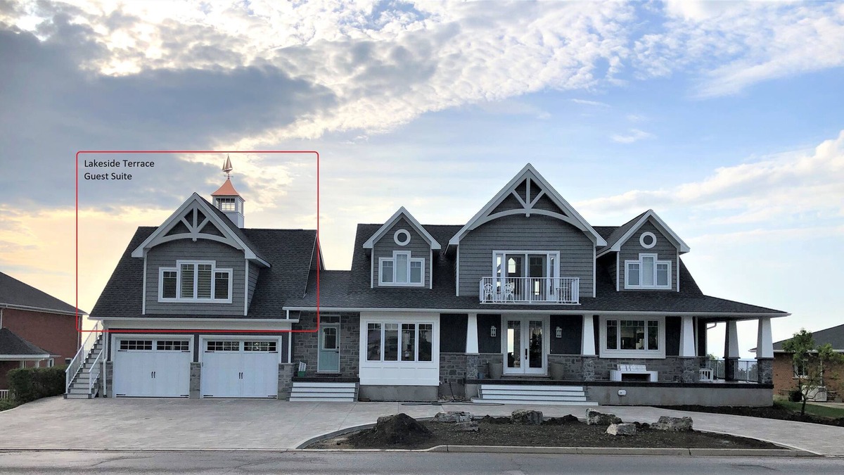 Kincardine House | Lakeside Terrace: 1br Kincardine Waterfront Suite