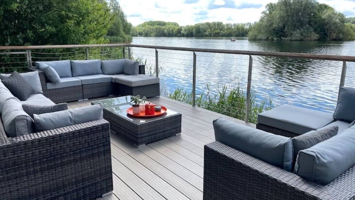 Lechlade Cabin | Lakeside Villa at Award Winning Lakes By Yoo. Northbow Lodge is a Family Haven