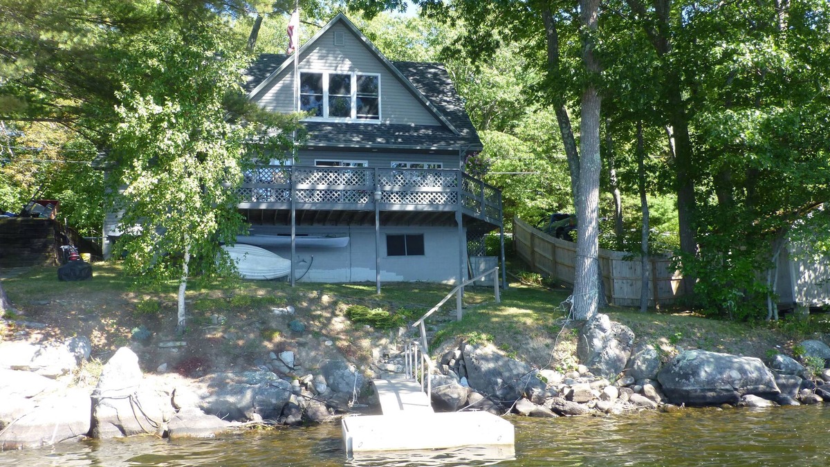Warren House | Lakeside Year Round House on the Water's Edge, deck and beautiful sunsets!