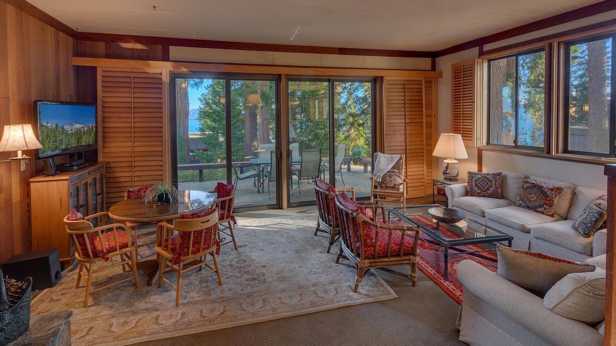 Tahoe Tavern House | Lakeview -10 minutes to Palisades Tahoe & Walk to Town!