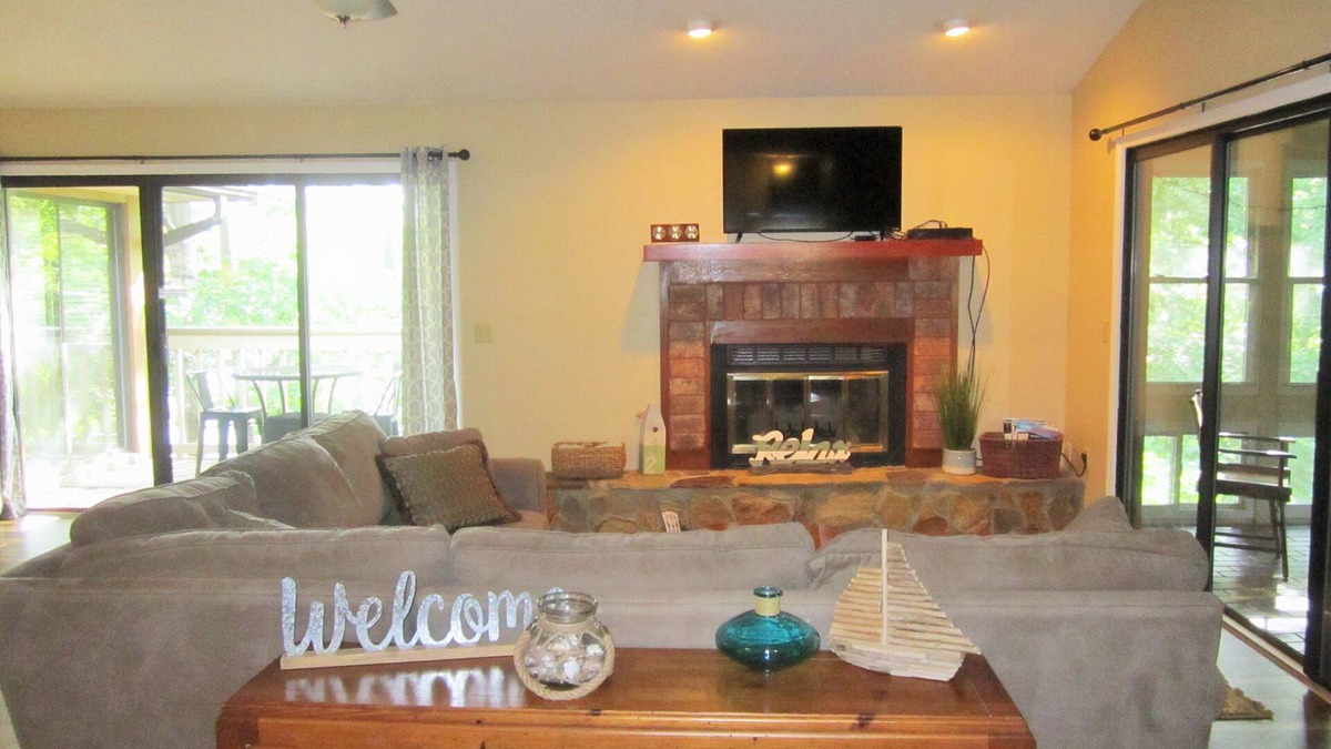 Salem Condo | Lakeview 2BR-2 1/2BA Condo in Keowee Key Resort