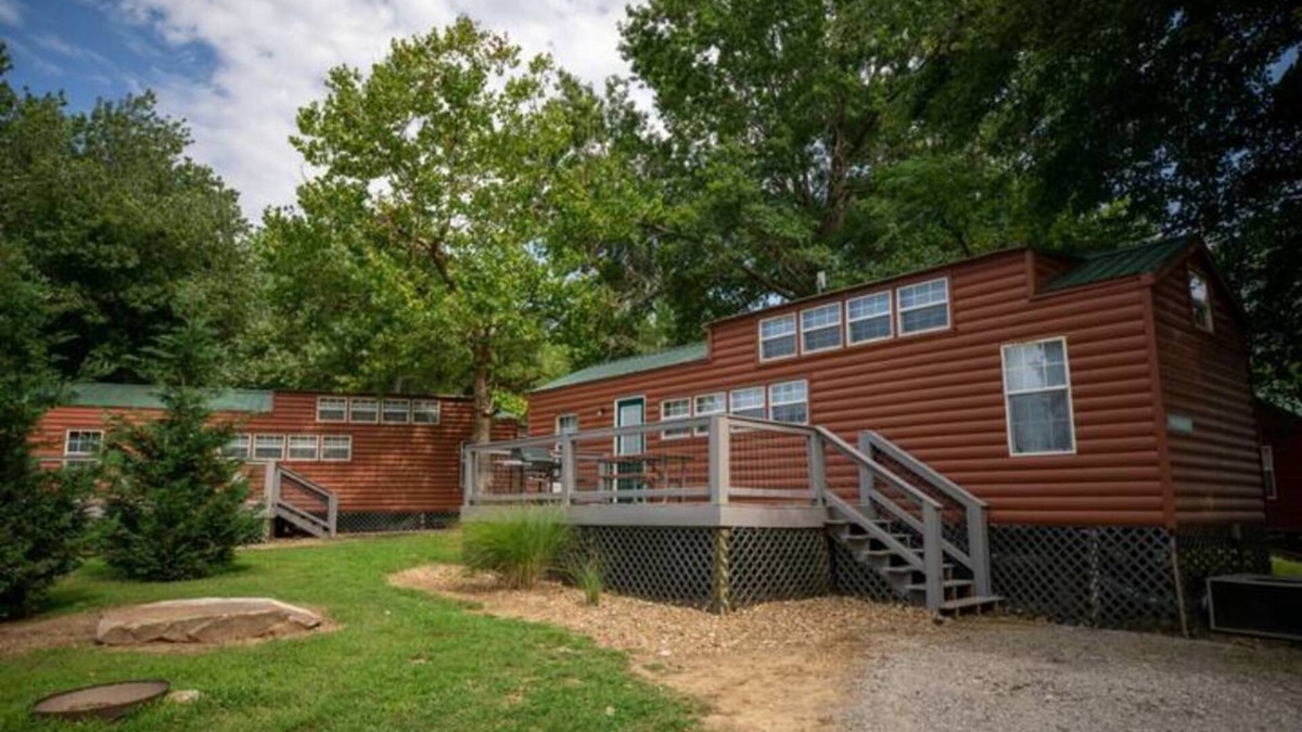 Cadiz Cottage | Lakeview 2BR with Loft - Dog Friendly
