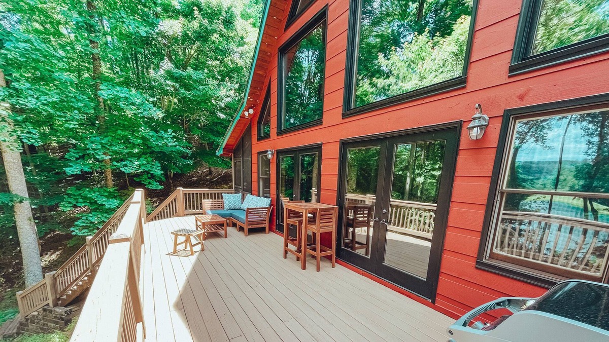 Walnut Mountain Cabin | Lakeview Cabin in Ellijay, 3BR, Dog friendly